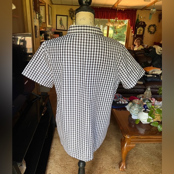 🐞Woman’s vintage checkered print with ladybug 🐞 patches button down blouse.🐞 - Picture 14 of 16